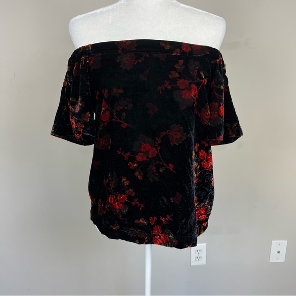 LOFT VELVET FLORAL OFF THE SHOULDER SHORT SLEEVE TOP SIZE XS PETITE BLACK/RED - Picture 15 of 16